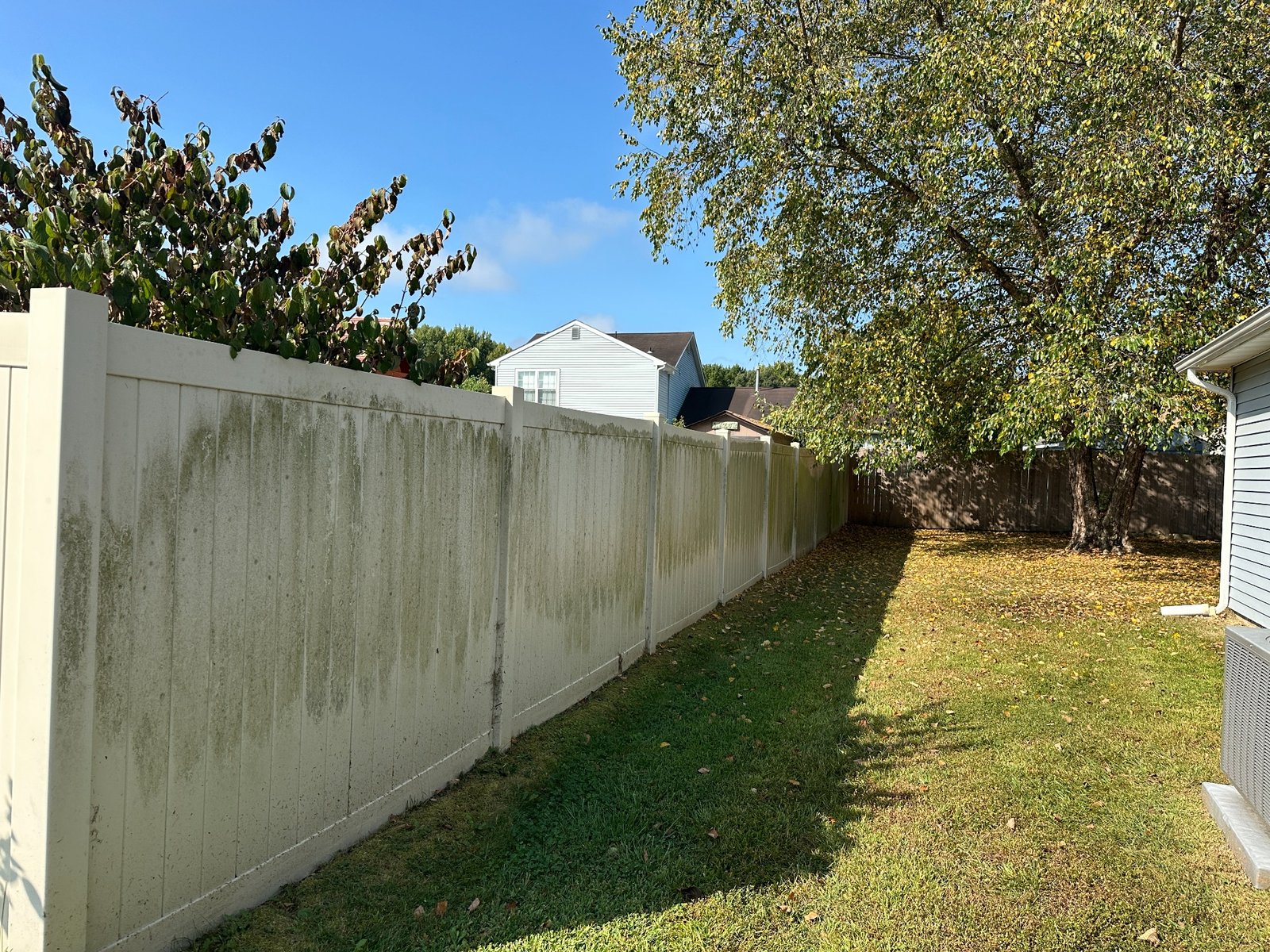 Vinyl fence before professional cleaning in Marlton NJ