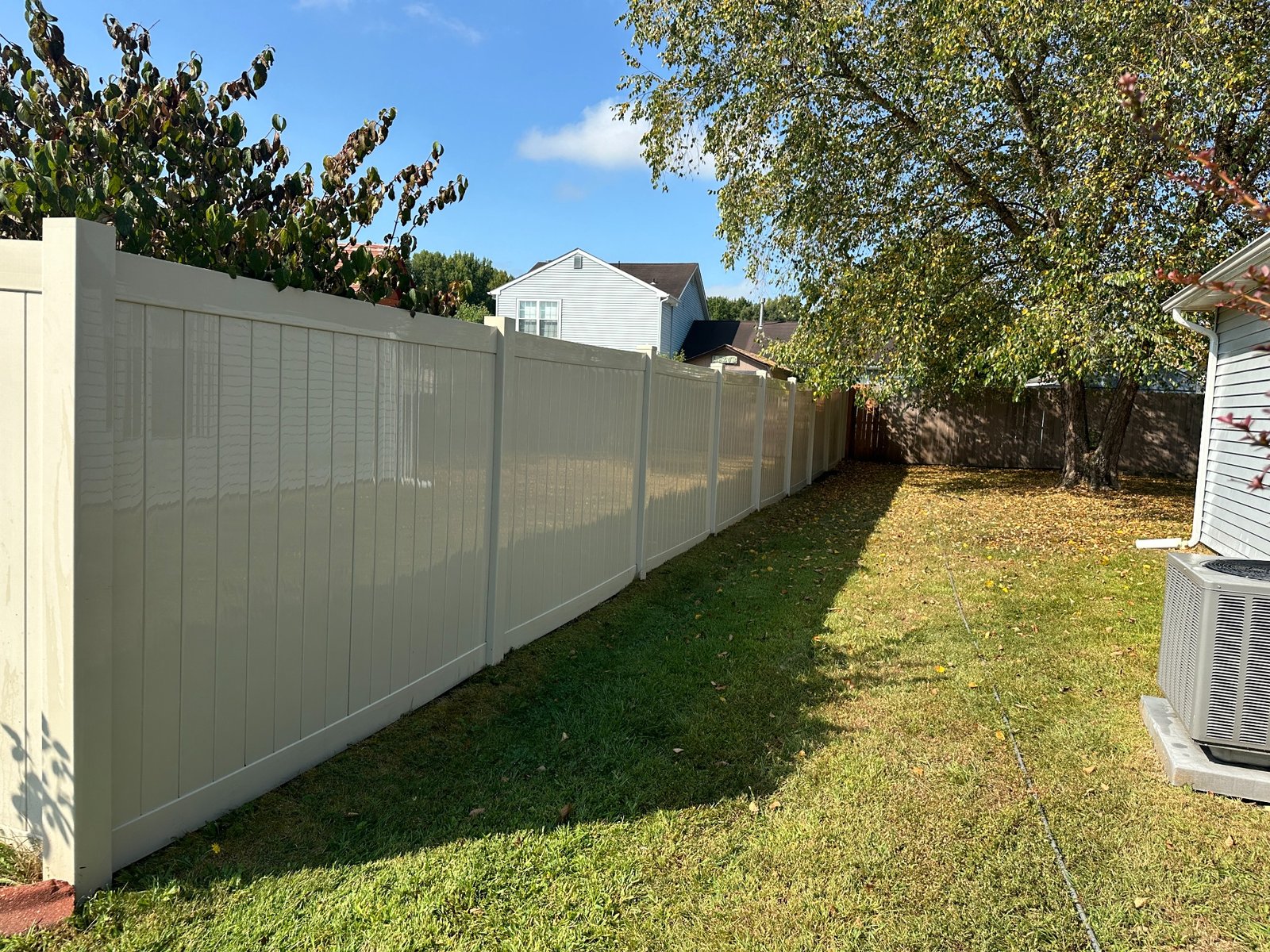Vinyl fence after professional pressure washing in Marlton NJ
